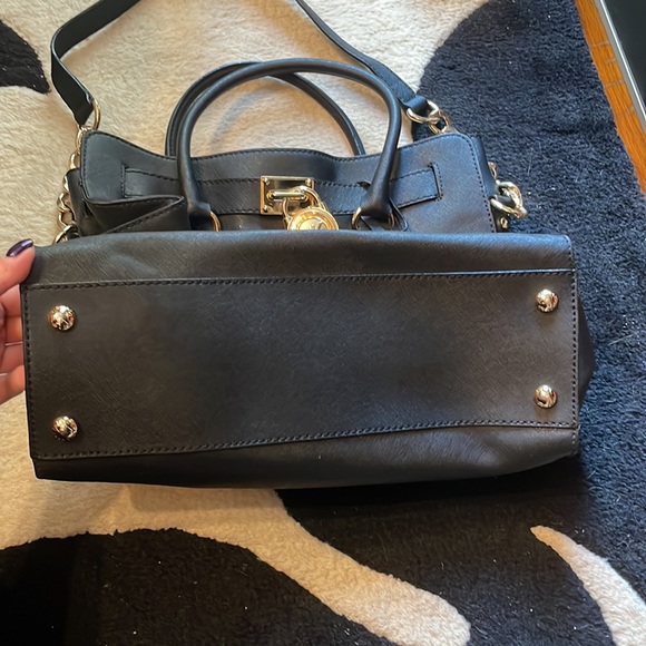 Michael Kors black Hamilton handbag. - Picture 3 of 8